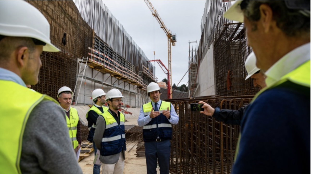 Estrutura de betão do novo hospital começa a ser construída