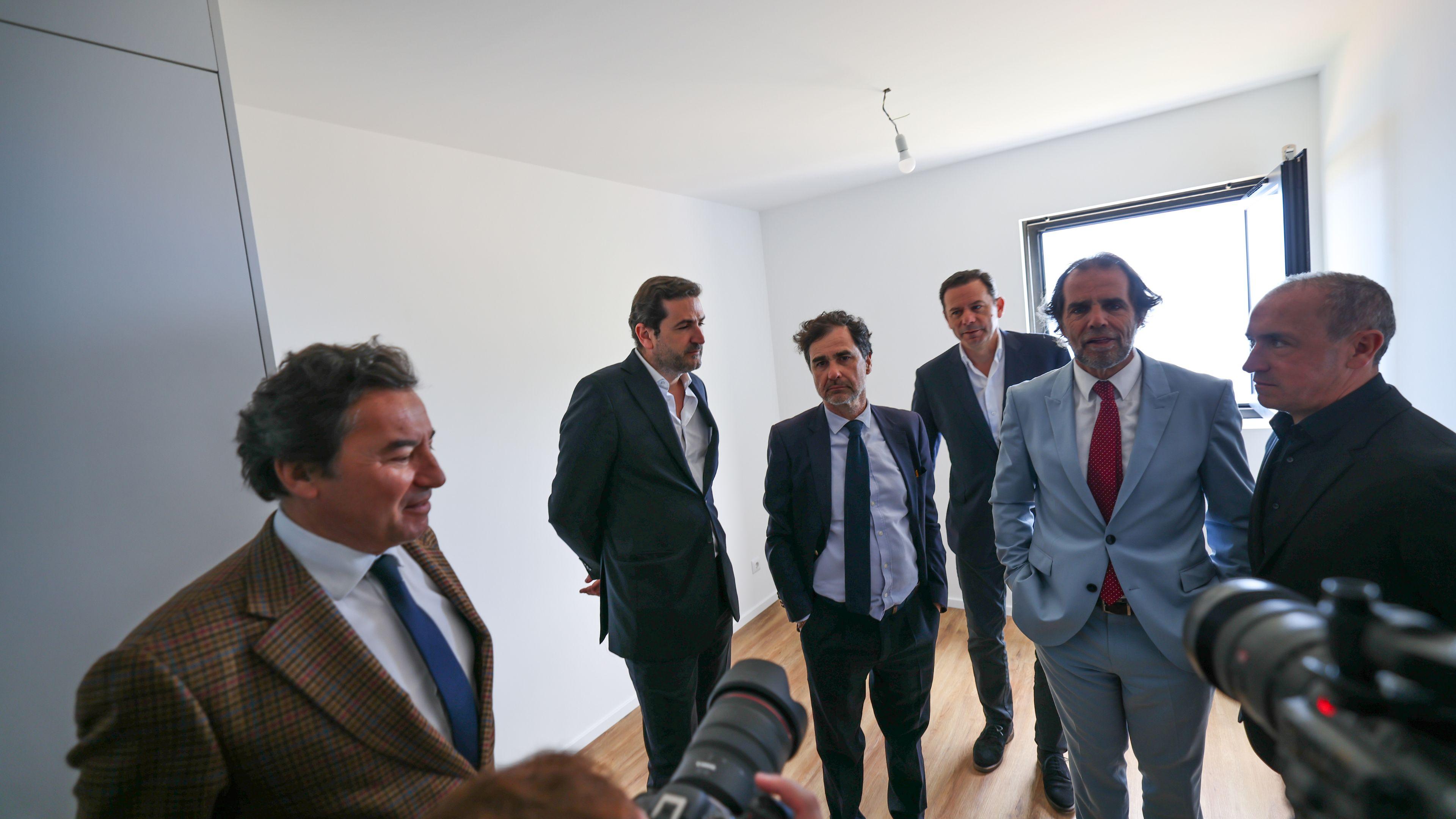 Visita a habitação a custos controlados em Câmara de Lobos